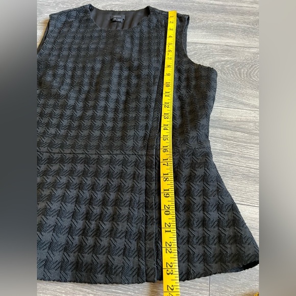 Theory kuvana asymmetrical zip front sleeveless houndstooth peplum top. Size L - Picture 10 of 10